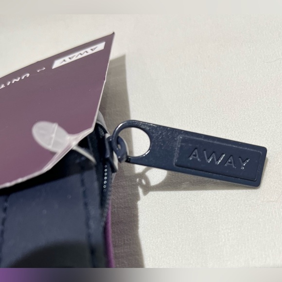 United Airlines AWAY In Flight Amenity Kit - Picture 5 of 9